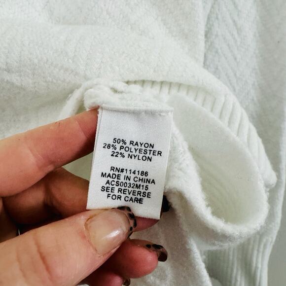 Adyson Parker White Fuzzy Turtleneck Pullover Sweater Women’s Size XL - Picture 3 of 7